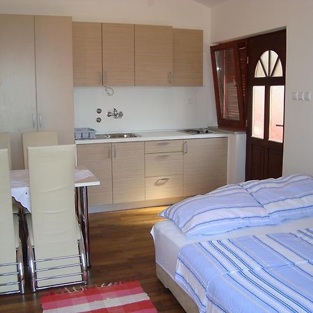 Pinezići Apartments Josip מראה חיצוני תמונה