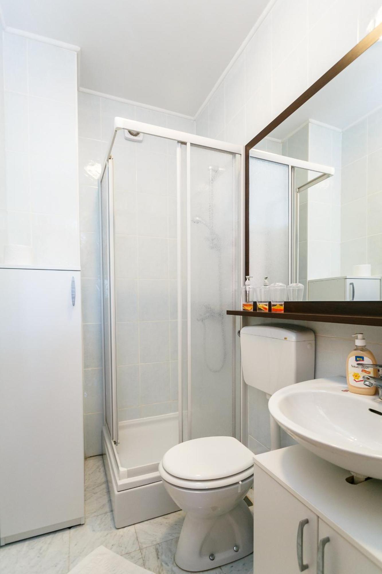 Pinezići Apartments Josip מראה חיצוני תמונה