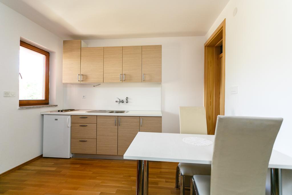 Pinezići Apartments Josip מראה חיצוני תמונה